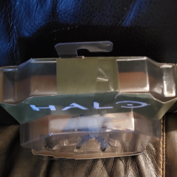 Halo Infinite Series 4 Frederic-104 w/ DMR. Brand New. - Picture 3 of 6